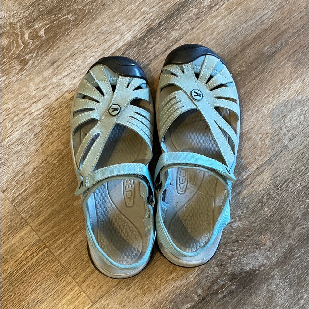 Keen Gray Sandals Adventure-Ready Design